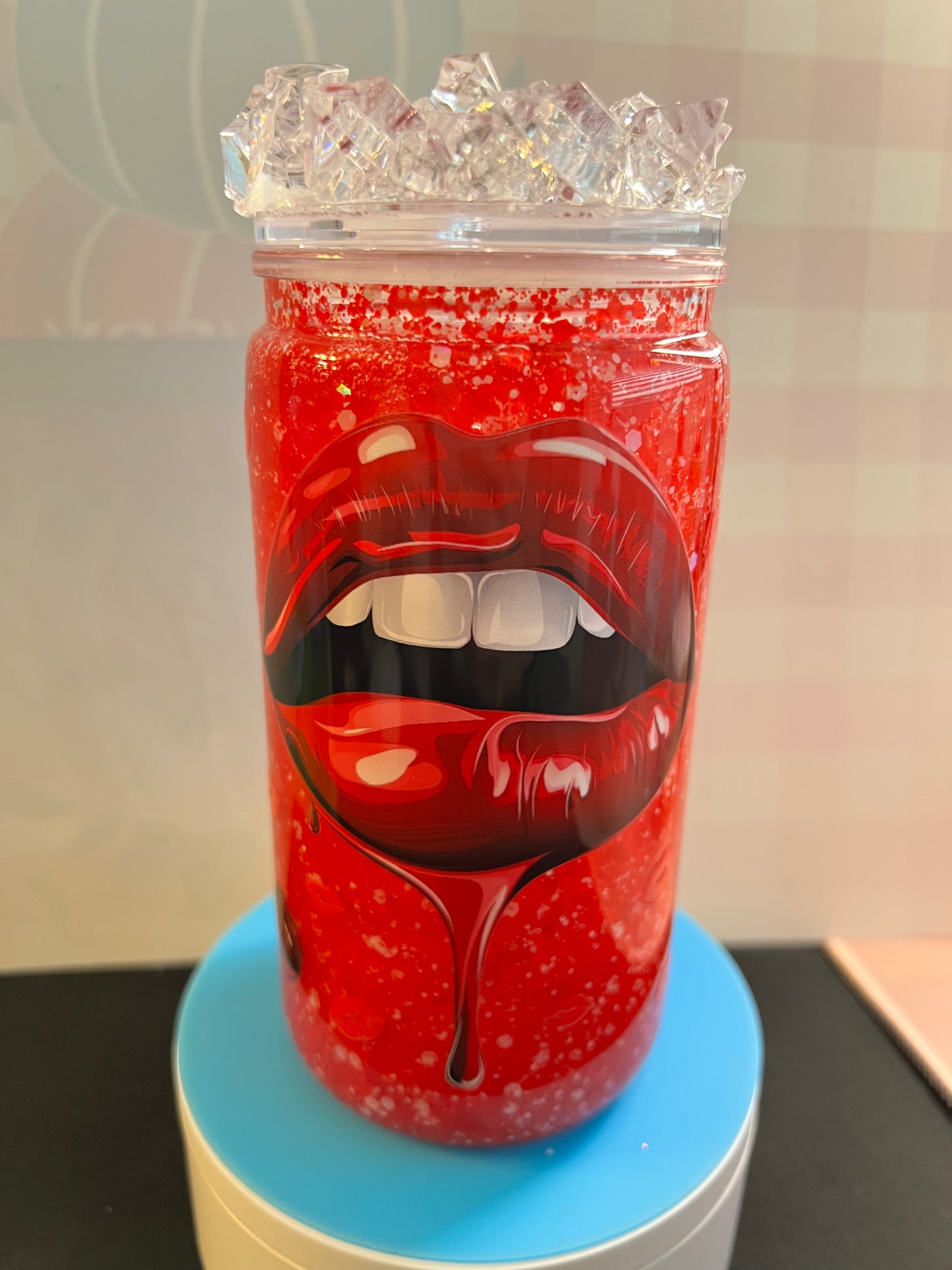 Red lips with cubed lid